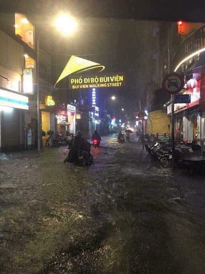 dem mat ngu va song chung voi nuoc cua nguoi sai gon