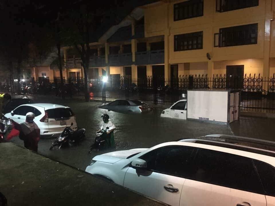 dem mat ngu va song chung voi nuoc cua nguoi sai gon