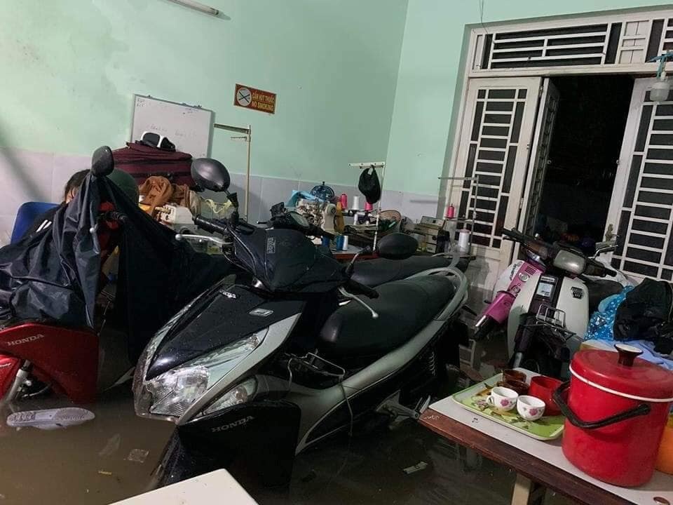 dem mat ngu va song chung voi nuoc cua nguoi sai gon