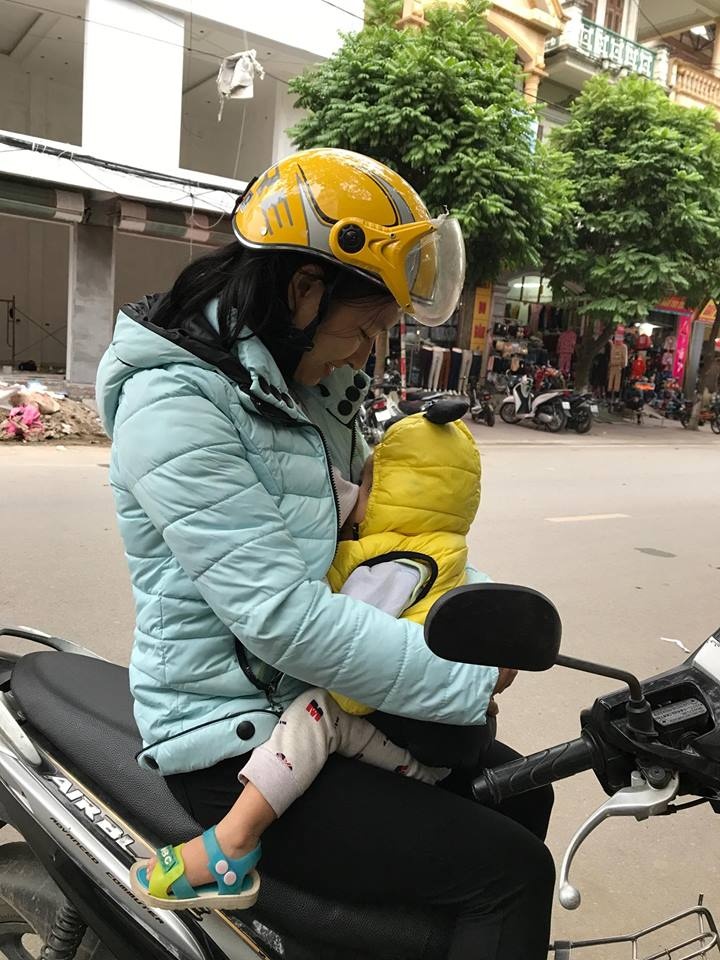 phan cam se dung khi vach ao khoe nguc noi cong cong ma khong co con ben canh