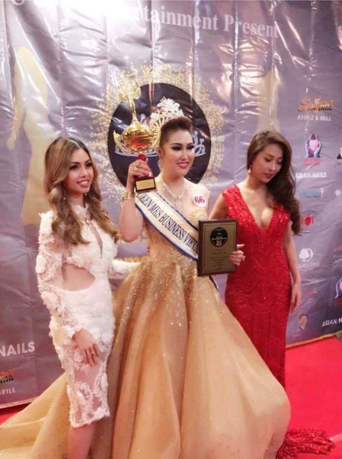phi thanh van bat ngo dang quang hoa hau o my