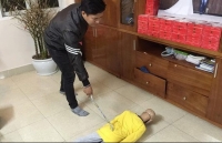 chan dung nguoi bo tan doc bao hanh be trai 10 tuoi bi chan thuong so nao