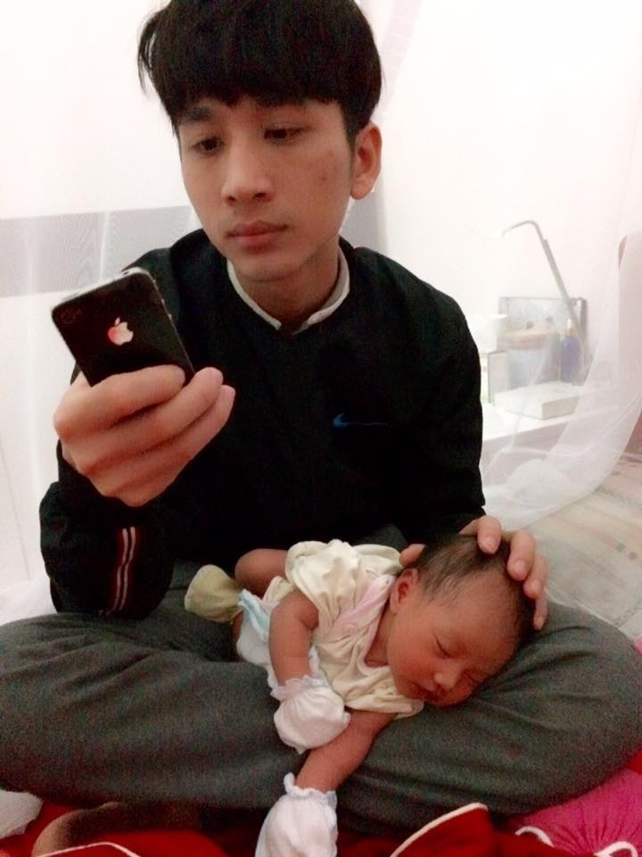 Nhật ký bố trông con: bố ngủ cứ ngủ, con thức cứ thức nhat ky bo trong con bo ngu cu ngu con thuc cu thuc