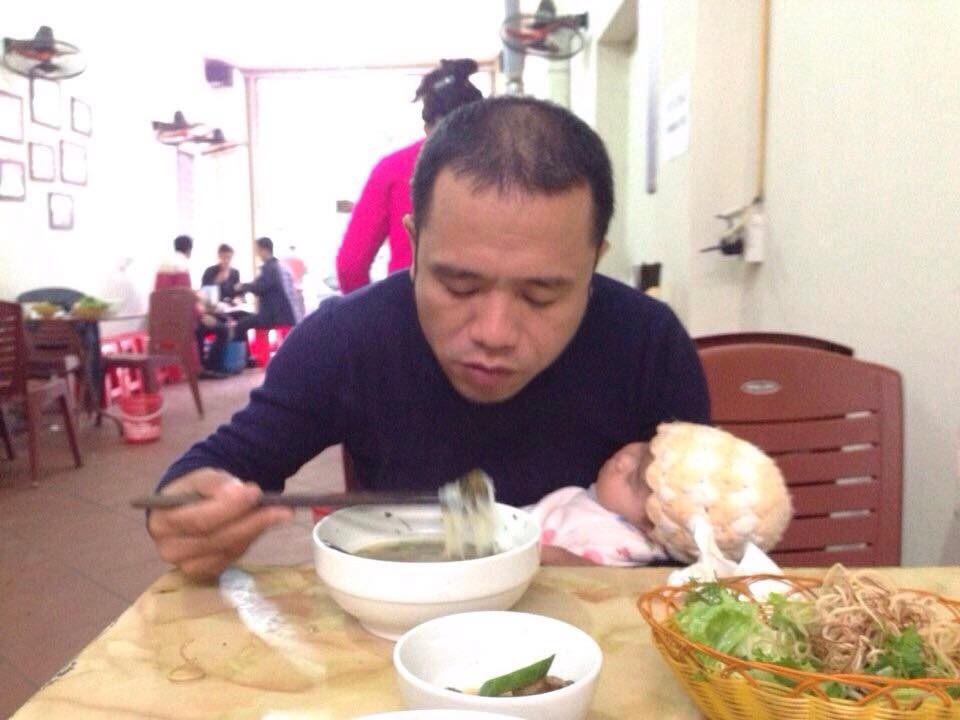 Nhật ký bố trông con: bố ngủ cứ ngủ, con thức cứ thức nhat ky bo trong con bo ngu cu ngu con thuc cu thuc