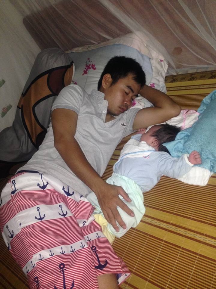 Nhật ký bố trông con: bố ngủ cứ ngủ, con thức cứ thức nhat ky bo trong con bo ngu cu ngu con thuc cu thuc