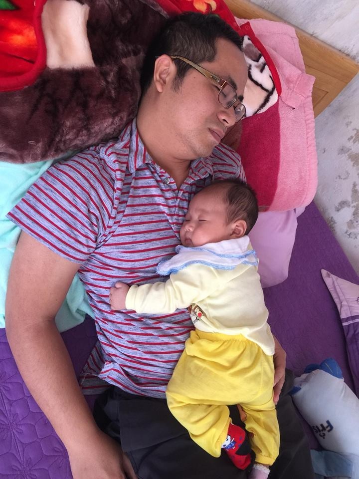 Nhật ký bố trông con: bố ngủ cứ ngủ, con thức cứ thức nhat ky bo trong con bo ngu cu ngu con thuc cu thuc