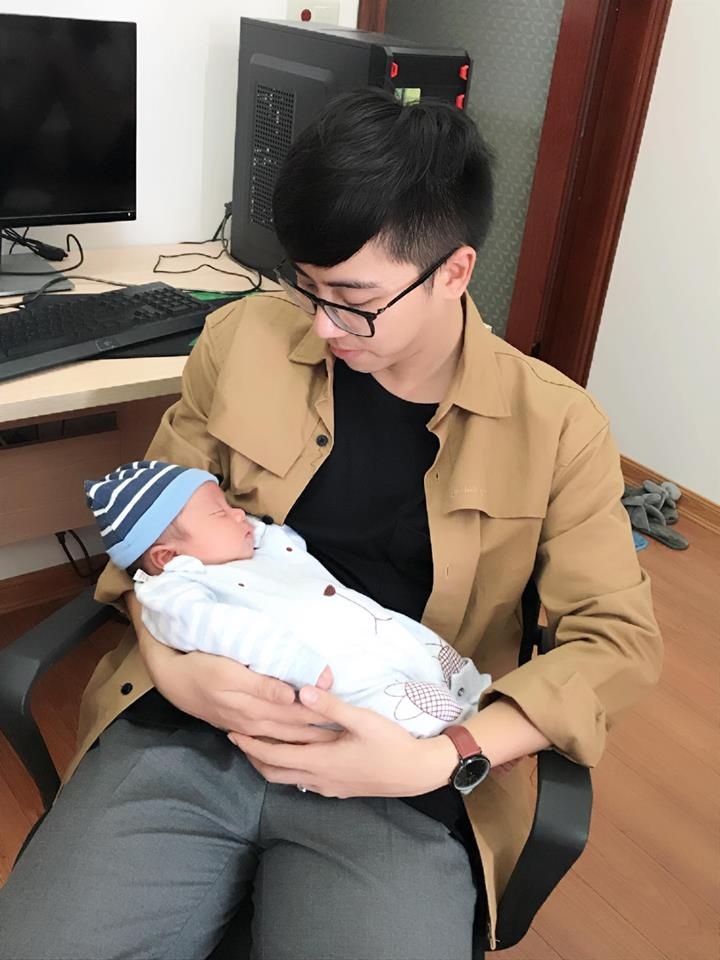 Nhật ký bố trông con: bố ngủ cứ ngủ, con thức cứ thức nhat ky bo trong con bo ngu cu ngu con thuc cu thuc