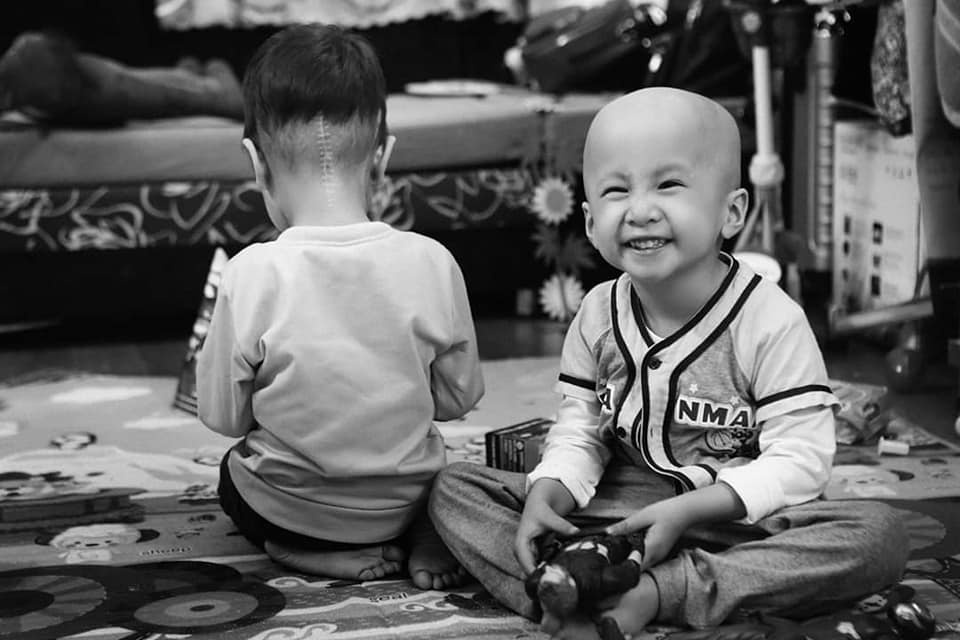 24 gio cua tom bo anh ve em be 4 tuoi bi u nao dang yeu nhung khong dang thuong