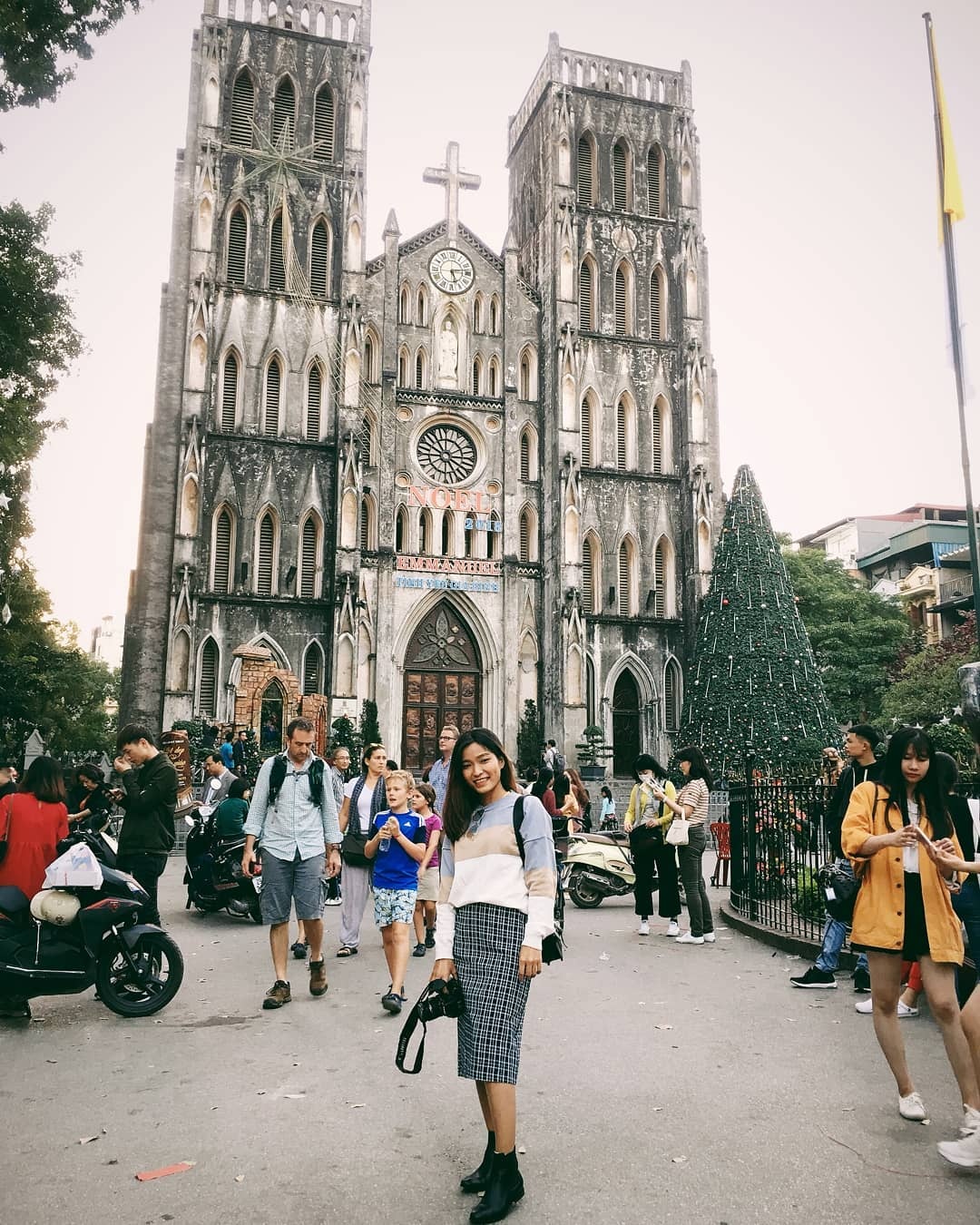 nha tho lon ha noi diem di choi noel don giang sinh an lanh va am ap