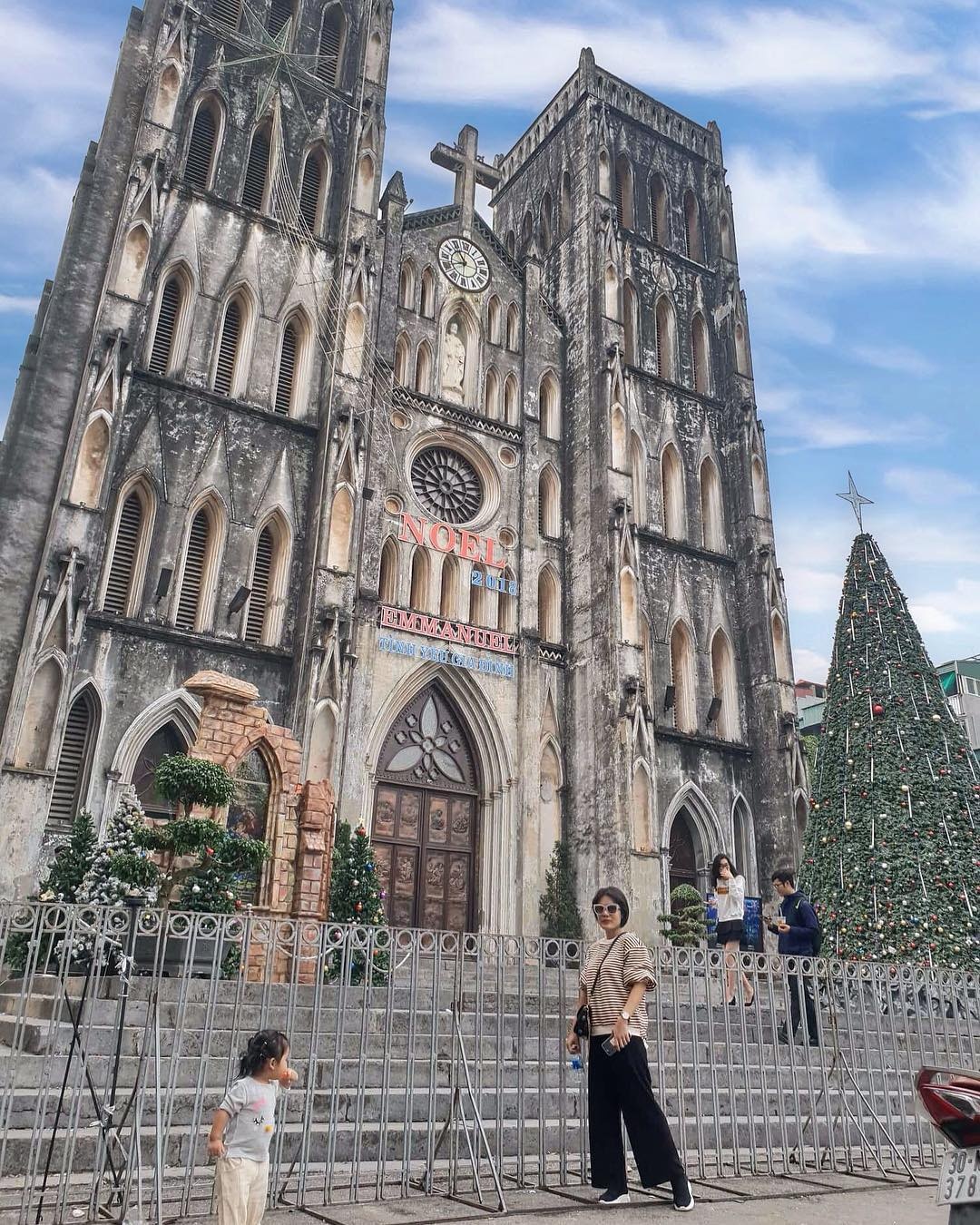 nha tho lon ha noi diem di choi noel don giang sinh an lanh va am ap