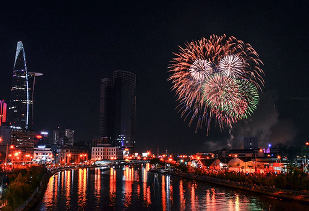 ngoai xem phao hoa va du countdown 2019 nguoi sai gon con co the di choi o dau de chao don nam moi