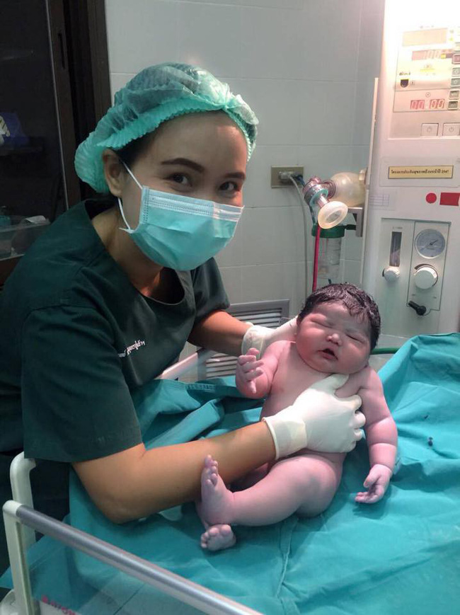 danh tinh em be sinh thuong nang 52 kg dang gay bao mang xa hoi