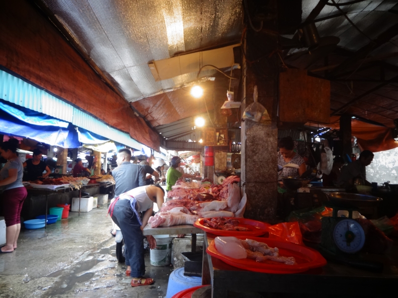 tai ha noi gia thuc pham tang nhe sau ngay mua bao
