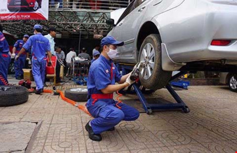 nganh o to viet da san xuat duoc guong kinh