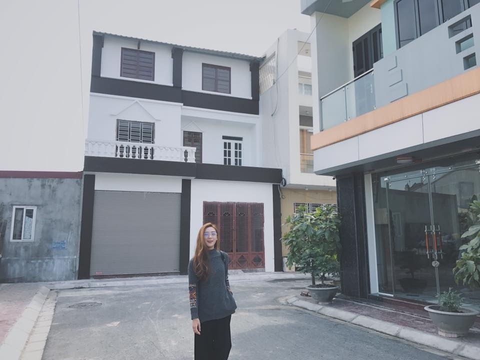 co gai dat cang van like so huu nhan sac van nguoi me