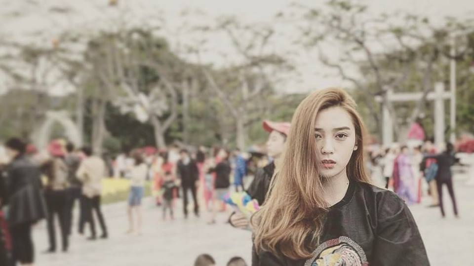 co gai dat cang van like so huu nhan sac van nguoi me