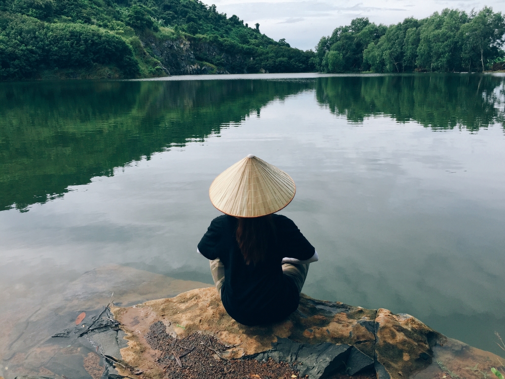 chuyen co nang bien tap vien xinh dep doi non la di khap viet nam