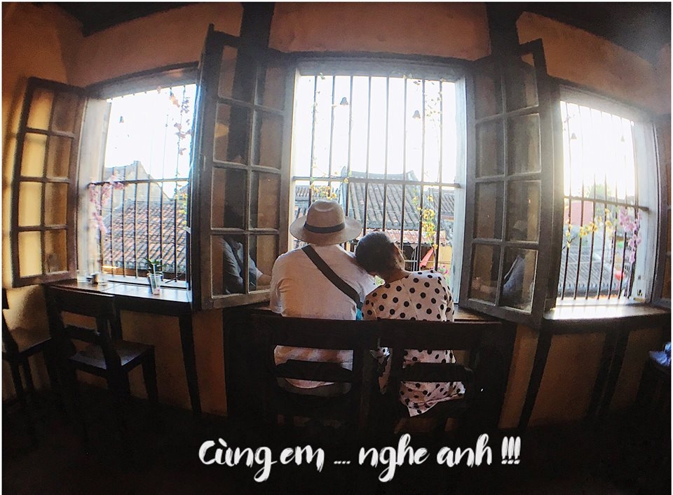cap doi sai thanh checkin hoi an co kinh theo phong cach gui anh xa nho cuc doc dao
