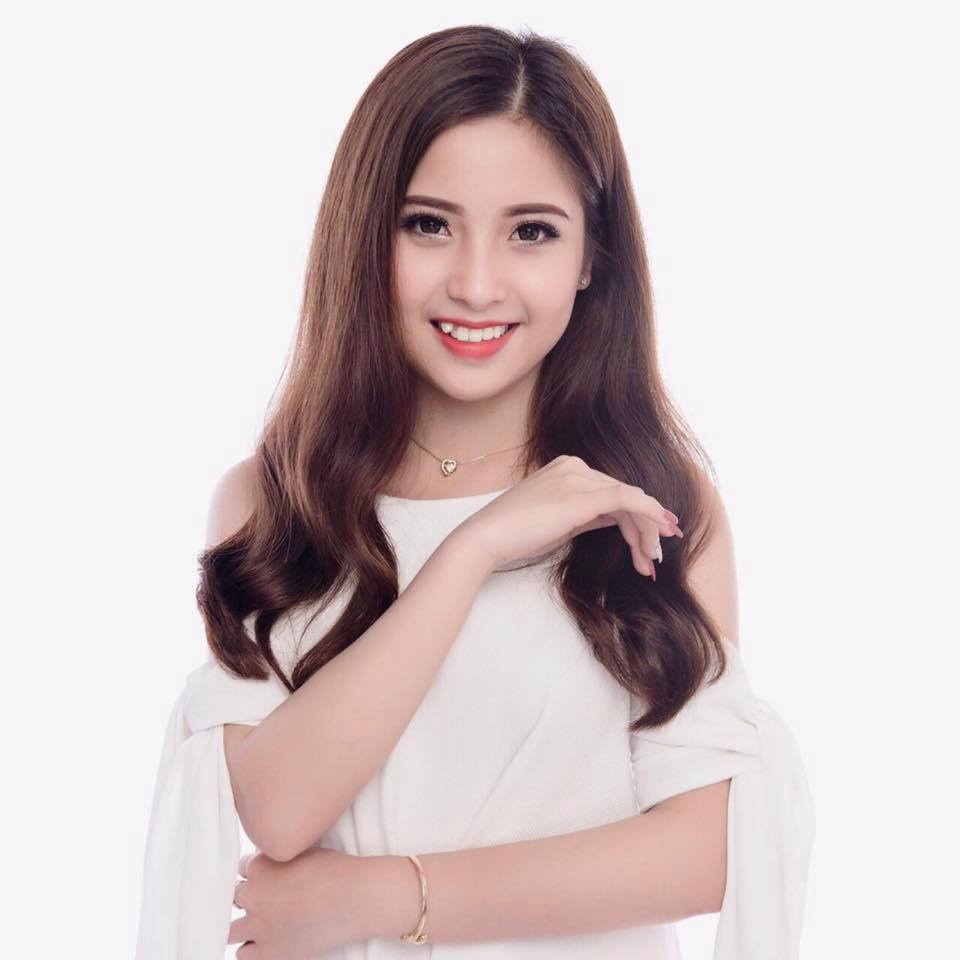 9x xinh dep noi tieng nho scandal chuyen clb ho cristiano ronaldo