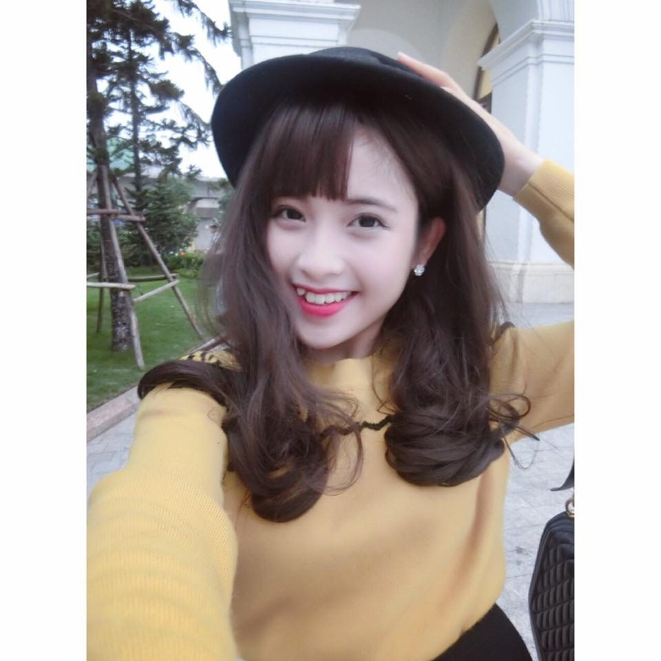 9x xinh dep noi tieng nho scandal chuyen clb ho cristiano ronaldo