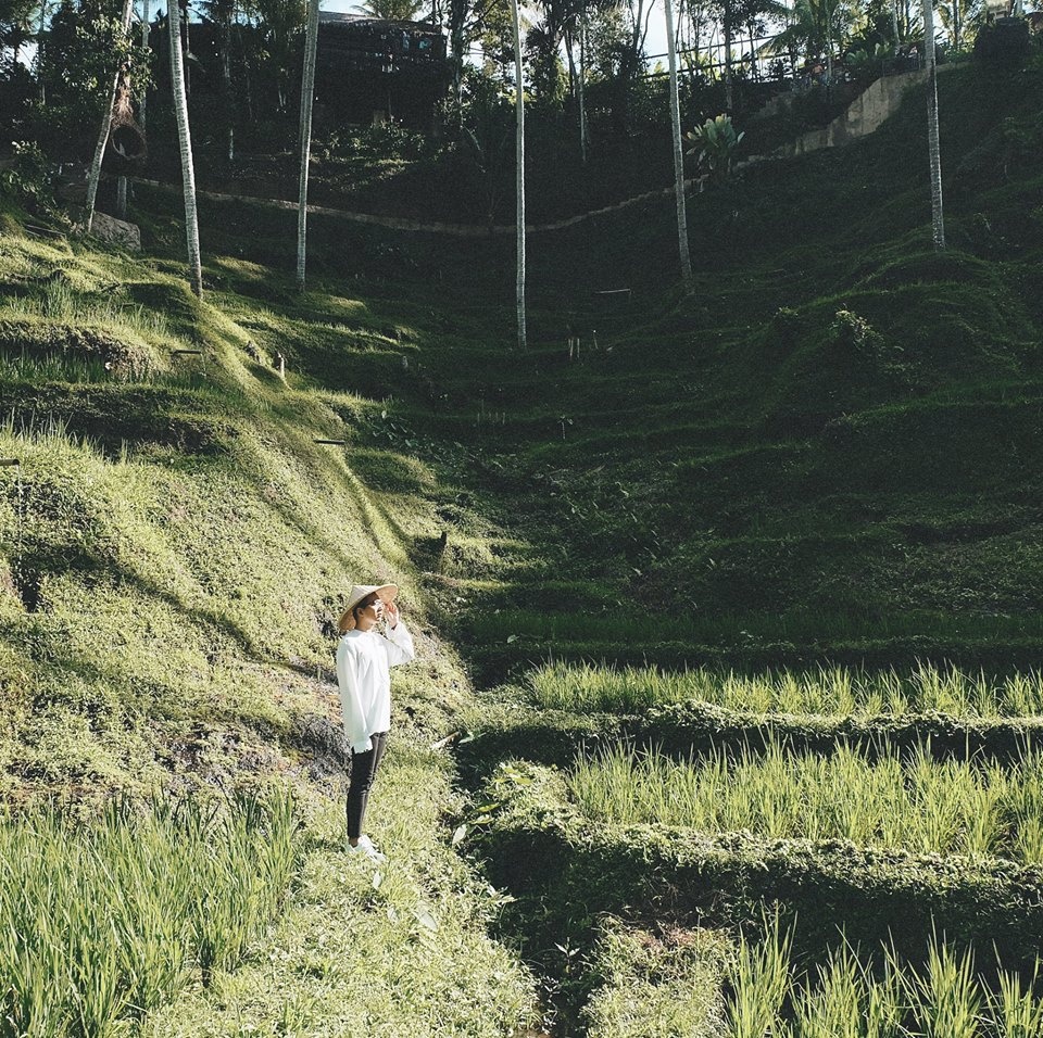 chang trai long an xach ba lo len va di bali chi vi me met mot thuoc phim