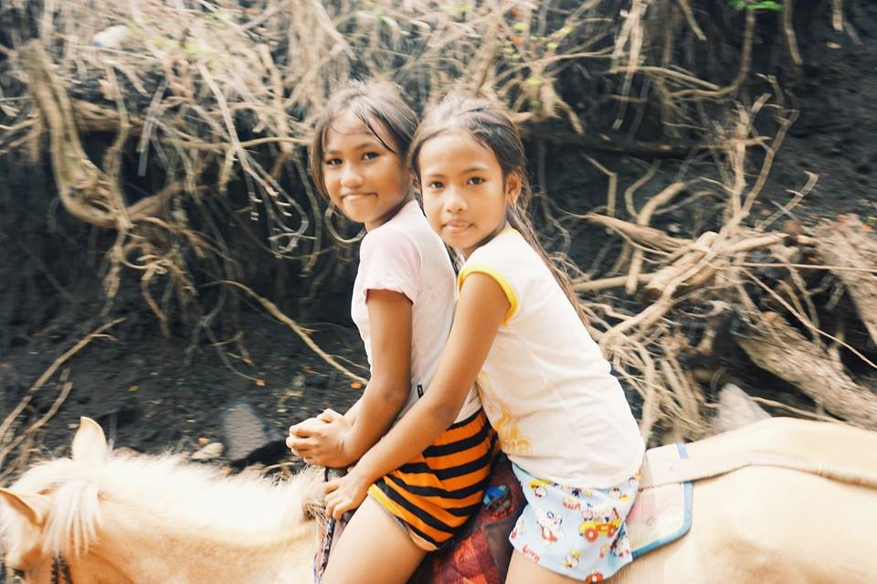 cung blogger du lich mai huong lang thang 1 ngay kham pha nui lua va thanh co o manila