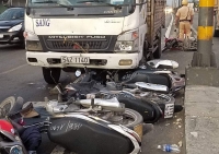 2 nhom hoc sinh hon chien mot nam sinh bi dam tu vong