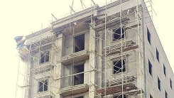 Sập giàn giáo tòa nhà 5 tầng, 2 công nhân tử vong