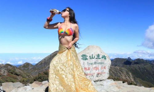 roi xuong vuc nguoi dep mac bikini leo nui chet cong