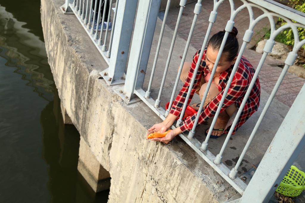 ca chep dau don ve troi ngay 23 thang chap vi bi tha tu thanh cau kem cat lu huong