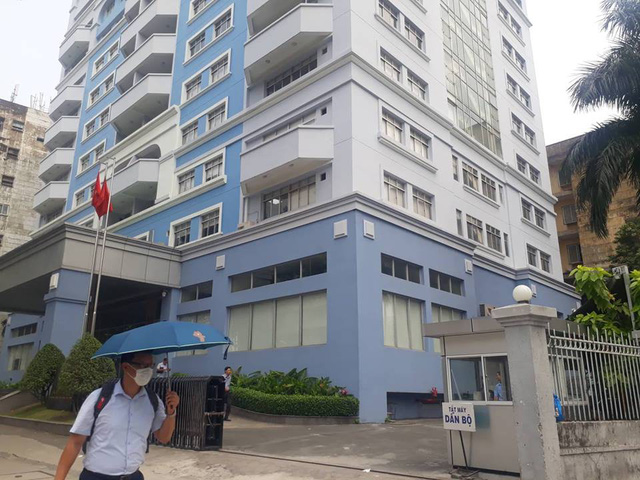 nhan vien ban quan li thu thiem roi tu tang 9 xuong dat tu vong