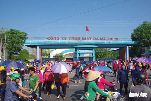 cong ty cho hon 10000 cong nhan thoi viec ngay giap tet