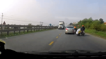 tai nan tham khoc xe khach tong o to 7 cho 3 nguoi di chuc tet tu vong