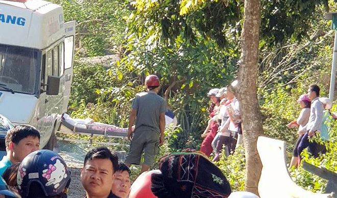 nu sinh tu vong canh chuong lon nguoi dat mua 10 con ga la dan ong