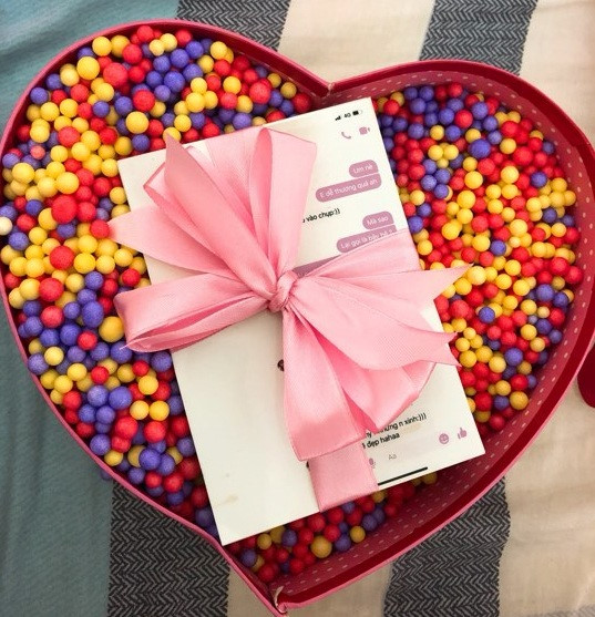 In 273 trang tin nhắn từ lúc tán tỉnh đến khi hẹn hò làm quà Valentine in 273 trang tin nhan tu luc tan tinh den khi hen ho lam qua valentine