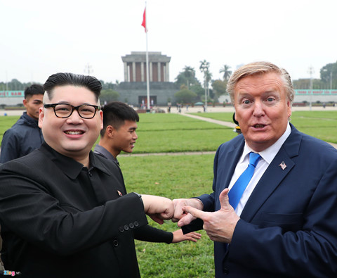 kim jong un gia tai ha noi la ai