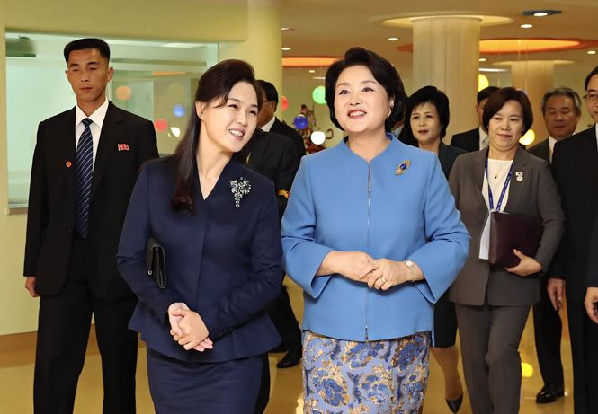 phu nhan ong kim jong un duoc coi la bieu tuong thoi trang