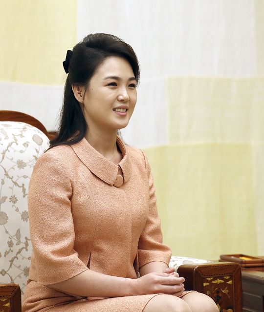 phu nhan ong kim jong un duoc coi la bieu tuong thoi trang