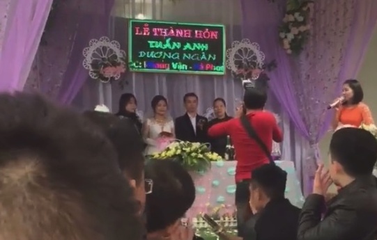 dj bat nhac xo so kien thiet giua dam cuoi cu dan mang khang dinh ket hon dung nhu mot canh bac