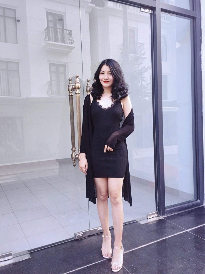 nhan sac rang ro cua nu sinh mac ao dai trang tang hoa cho ong kim jong un gay sot mang xa hoi
