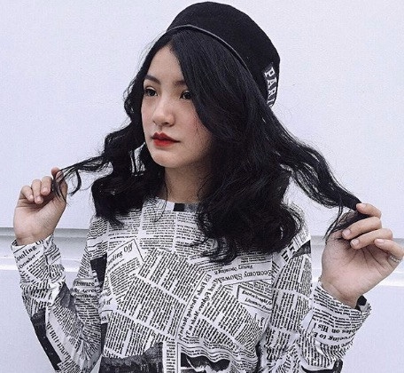 nhan sac rang ro cua nu sinh mac ao dai trang tang hoa cho ong kim jong un gay sot mang xa hoi