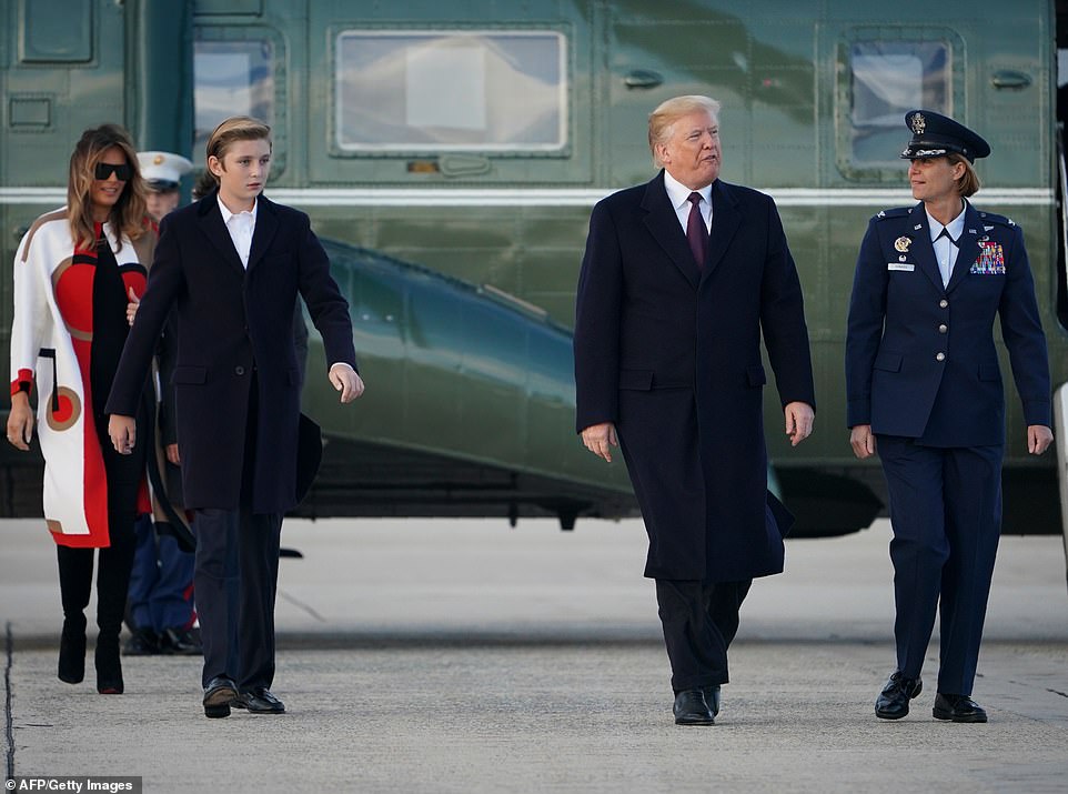 ngam nhin ve dien trai cua cau ut barron trump qua nhung hinh anh tu be den lon