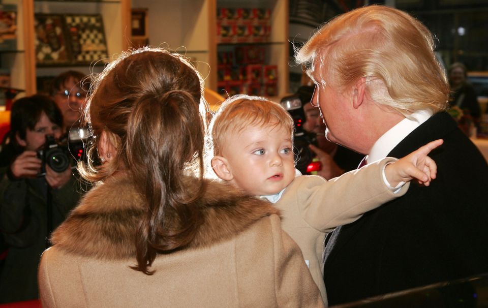 ngam nhin ve dien trai cua cau ut barron trump qua nhung hinh anh tu be den lon