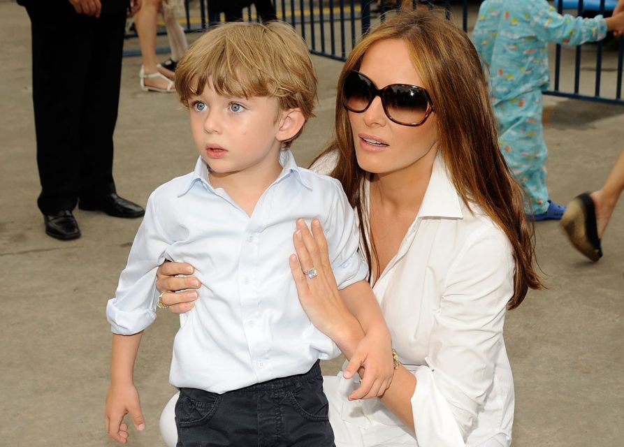 ngam nhin ve dien trai cua cau ut barron trump qua nhung hinh anh tu be den lon