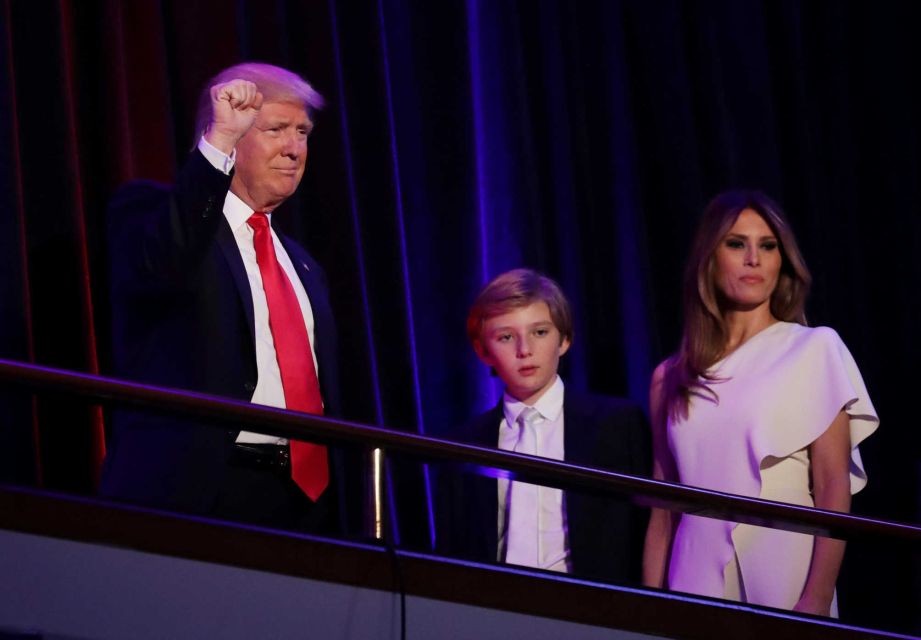 ngam nhin ve dien trai cua cau ut barron trump qua nhung hinh anh tu be den lon
