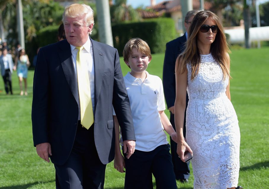 ngam nhin ve dien trai cua cau ut barron trump qua nhung hinh anh tu be den lon