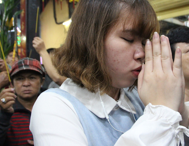 chen lan nghet tho toi khuya boc tro cau may tai chua ba binh duong
