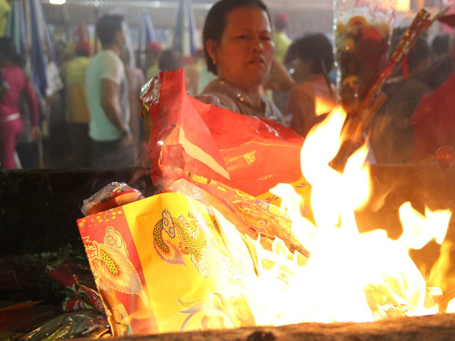 chen lan nghet tho toi khuya boc tro cau may tai chua ba binh duong