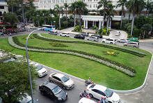 Bãi xe to nhất Sài Gòn thành công viên hoa