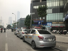 Tuýt còi quy định cấm dịch vụ đi xe chung